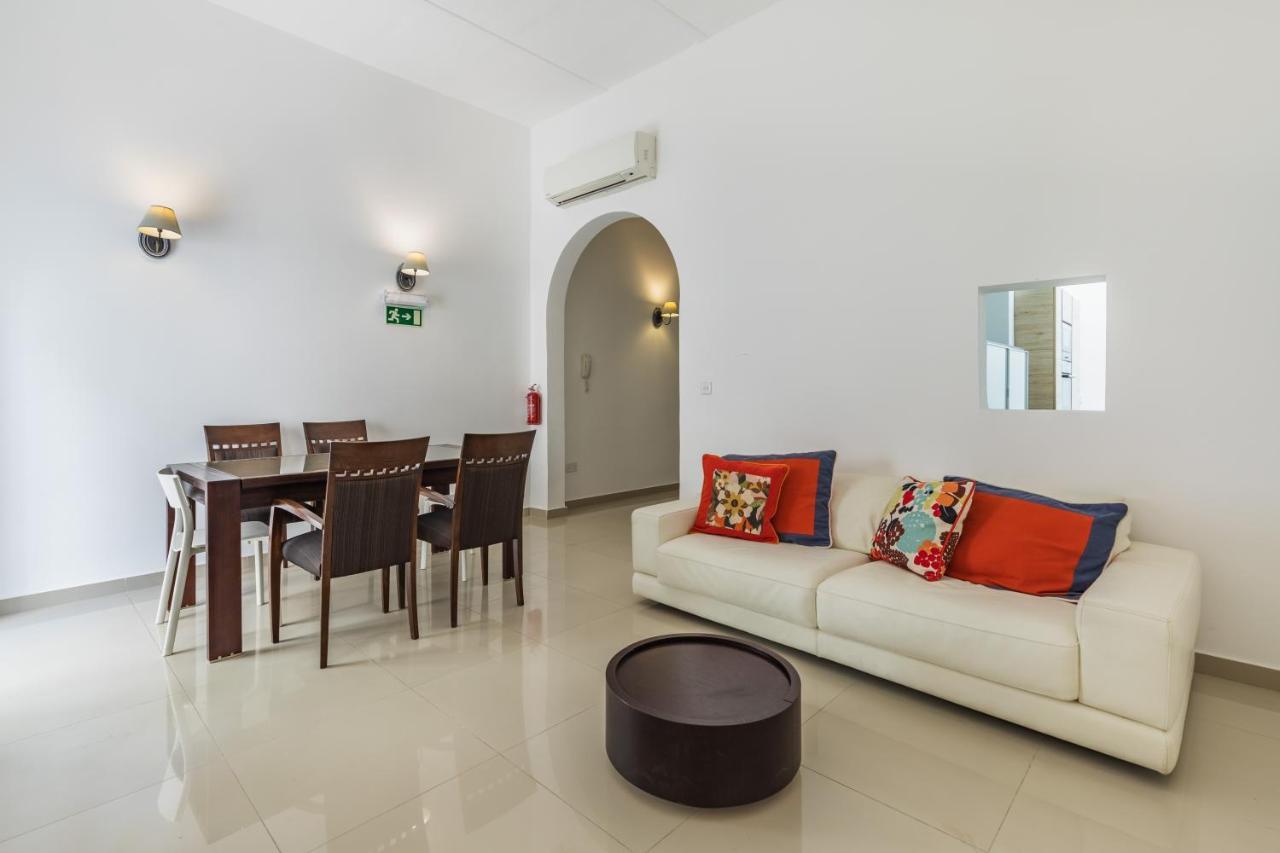 Unique Four Bedroom Townhouse One Minute Away From The Seafront Casa de Férias Sliema